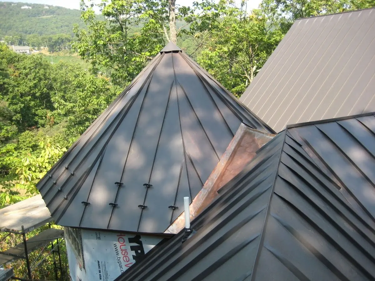 Professional Roof Tarp Installation by Craftsman Roofing in Woodlands